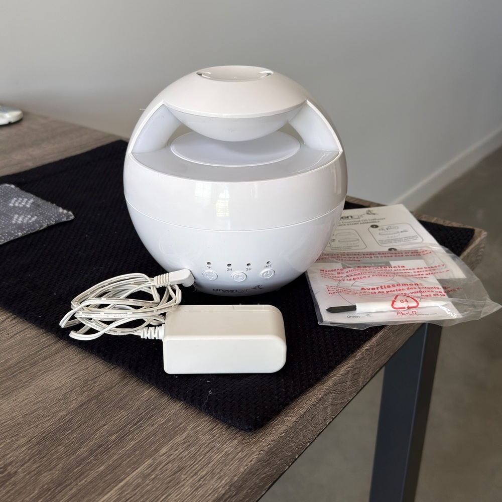 Essential Oil Diffuser - Picture 5 of 6